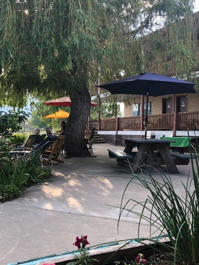 Sun Beach Motel Osoyoos Esterno foto