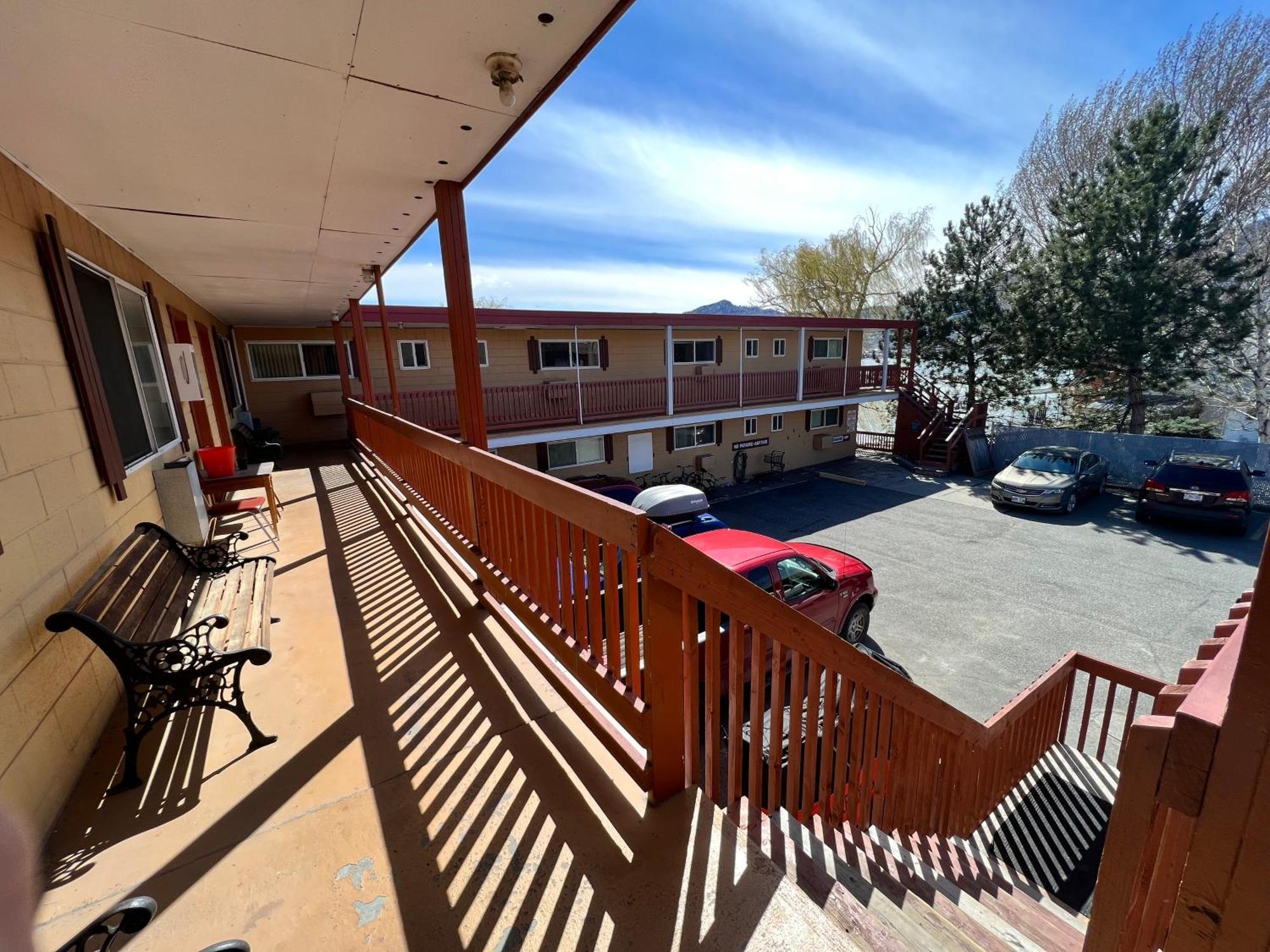 Sun Beach Motel Osoyoos Esterno foto