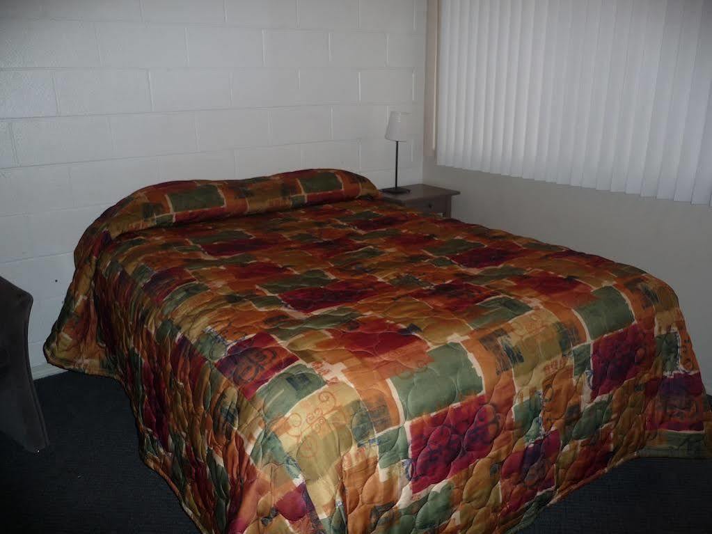 Sun Beach Motel Osoyoos Esterno foto
